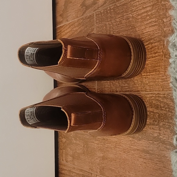 NWOB Timberland boots - Picture 3 of 7